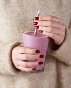 Балансиран појадок vo чаша, овошен шејк Herbalife Formula 1